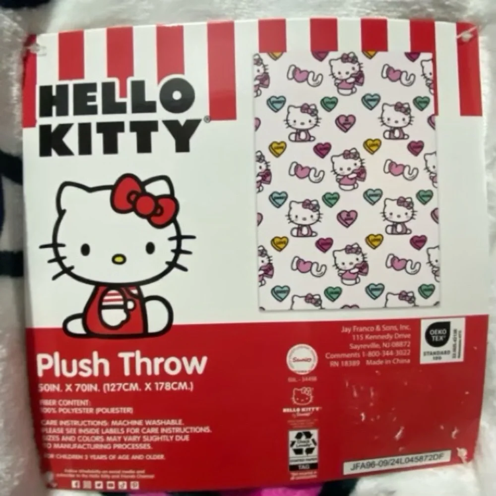Hello Kitty Valentine’s Day Sweetheart Plush Throw Blanket